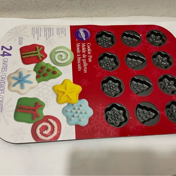 Wilton: 24  COOKIE PAN #2105 NON STICK Christmas Tree, Present, Snowflake A12 - Picture 2 of 6
